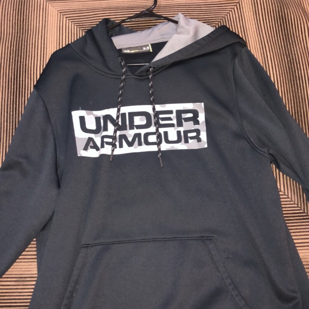 Black under armor sweatshirt
